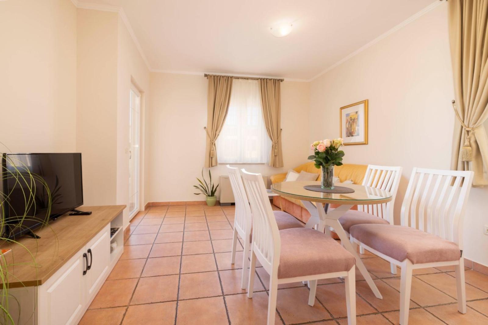 Aparthotel Villa Mozart Podgora Exterior foto