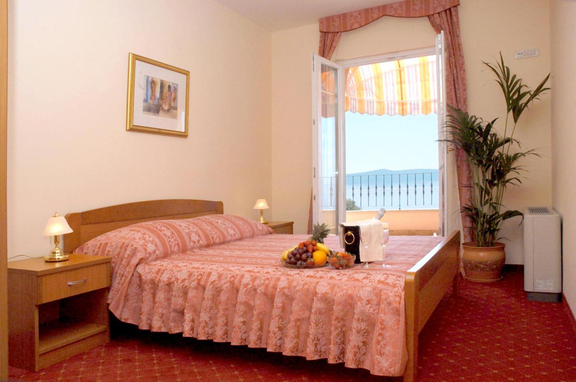 Aparthotel Villa Mozart Podgora Exterior foto