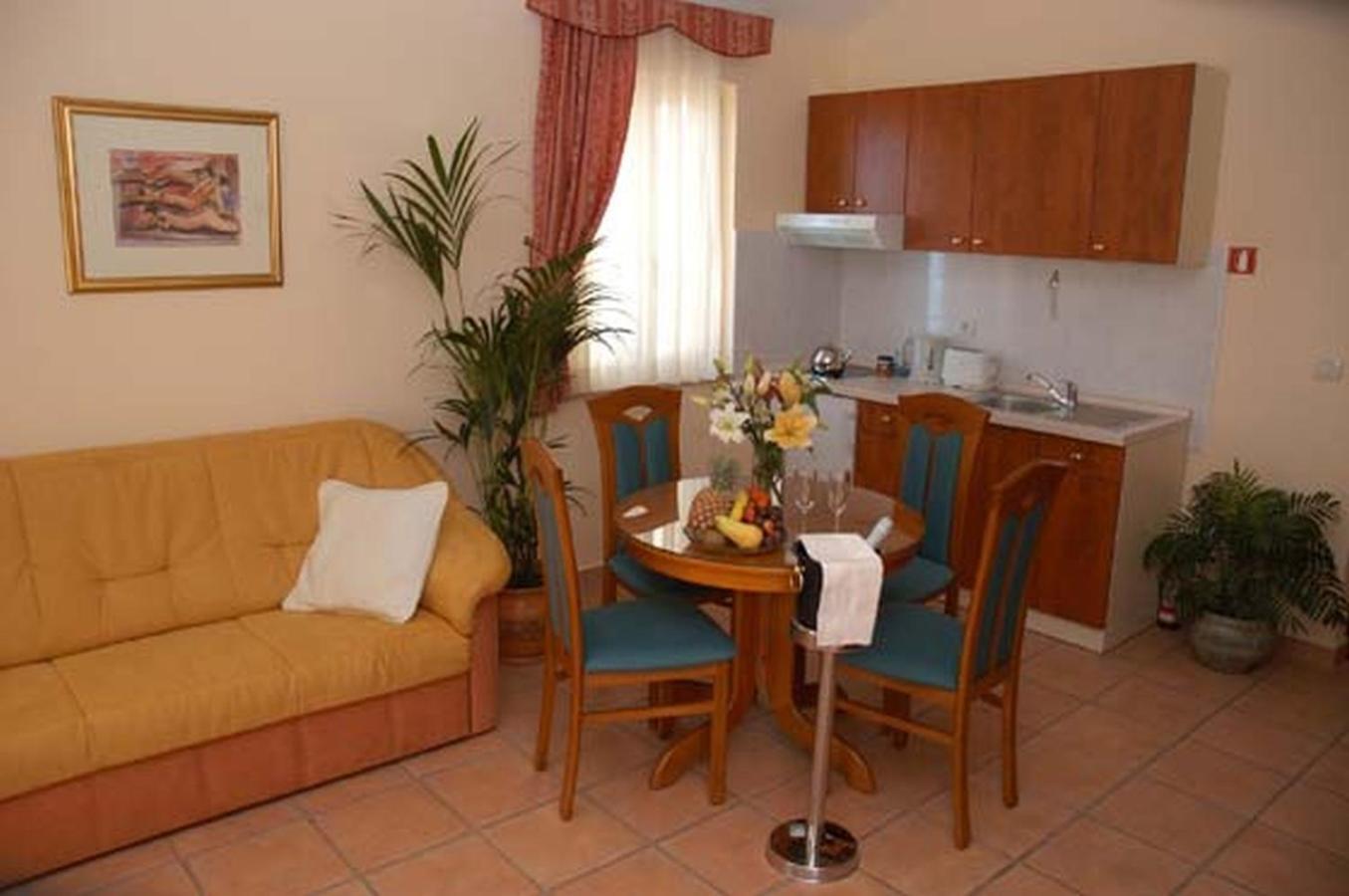 Aparthotel Villa Mozart Podgora Exterior foto